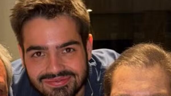 Faustão faz rara aparição ao lado do filho em foto inédita de Natal