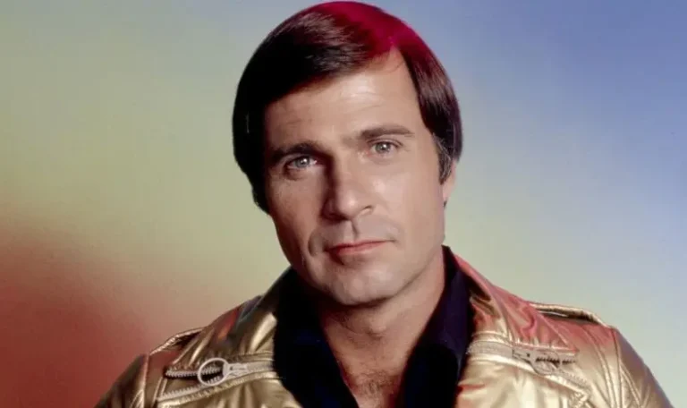 Morre aos 82 anos Gil Gerard, ator que eternizou Buck Rogers na TV 52 Morre aos 82 anos Gil Gerard, ator que eternizou Buck Rogers na TV