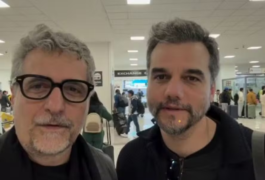 Wagner Moura e Kleber Mendonça Filho celebram indicações de O Agente Secreto ao Globo de Ouro 2026