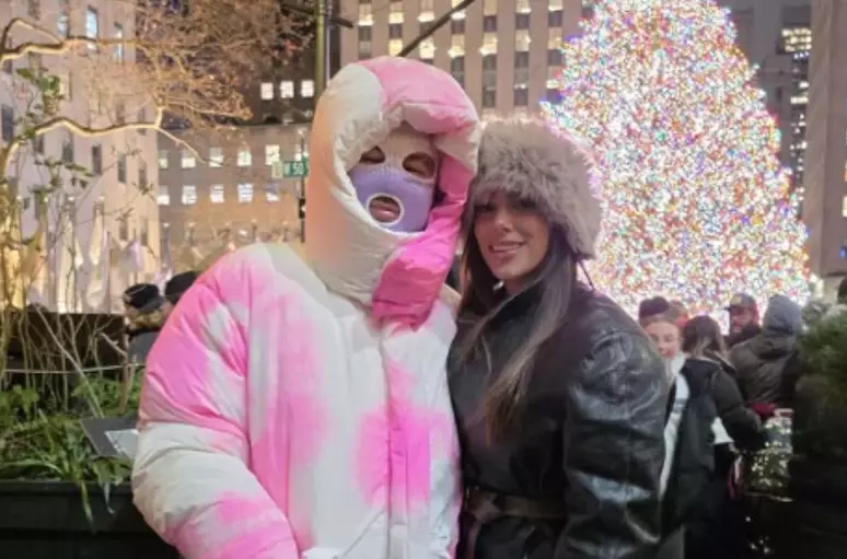 Neymar usa disfarce para circular sem ser reconhecido em atração turística de Nova York