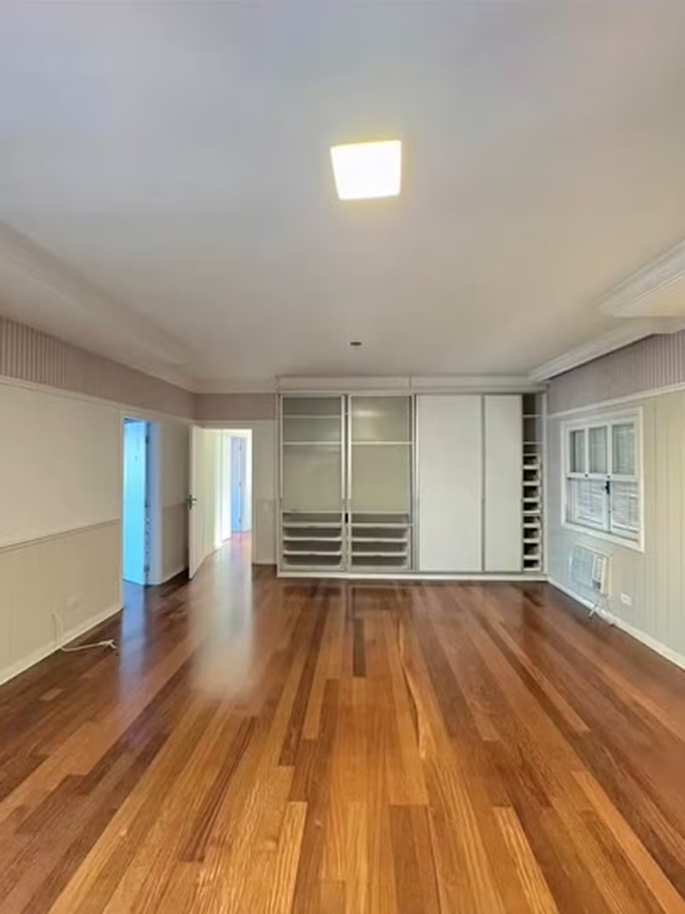 Monique Evans anuncia venda de mansão em Alphaville por quase R$ 3 milhões