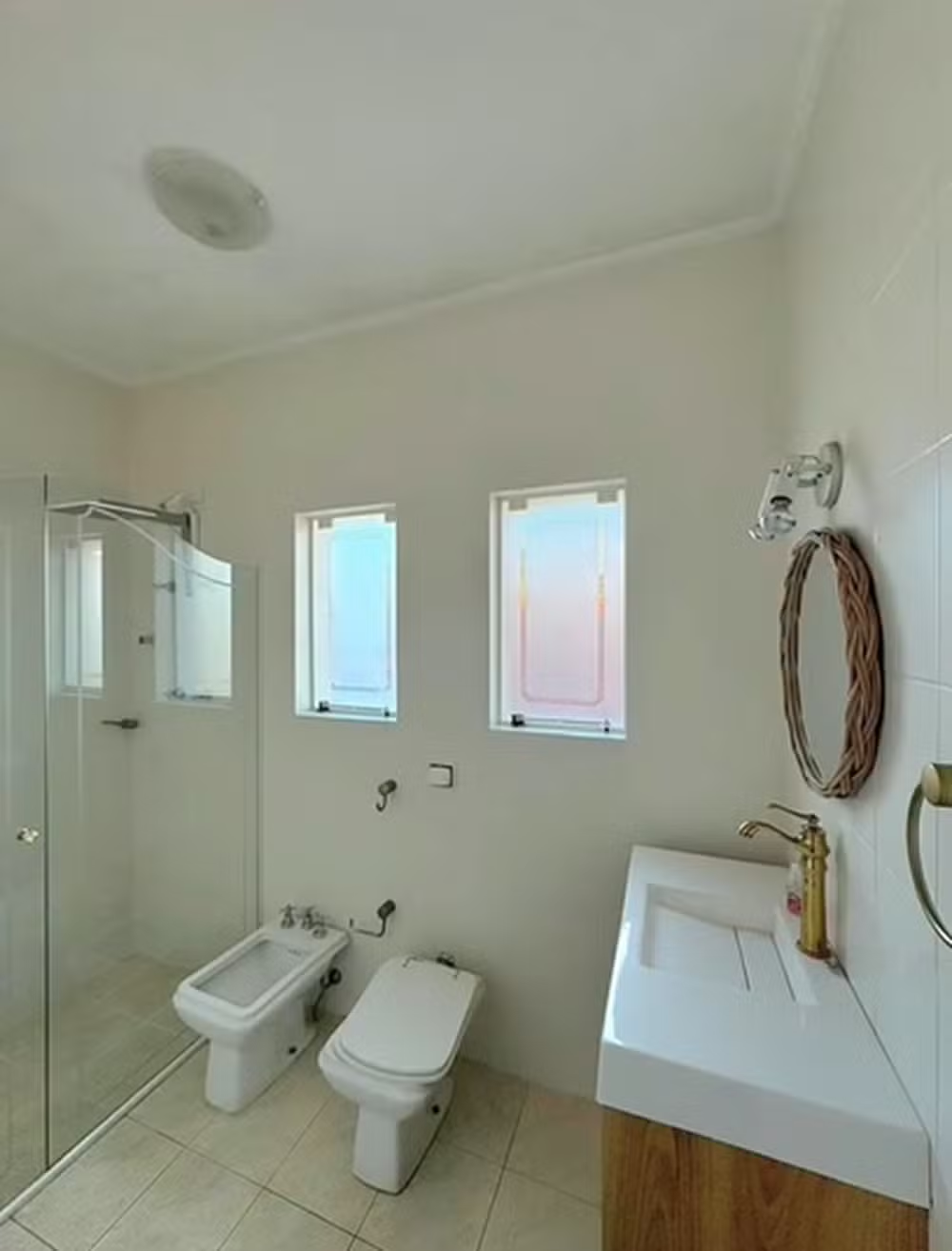 Monique Evans anuncia venda de mansão em Alphaville por quase R$ 3 milhões