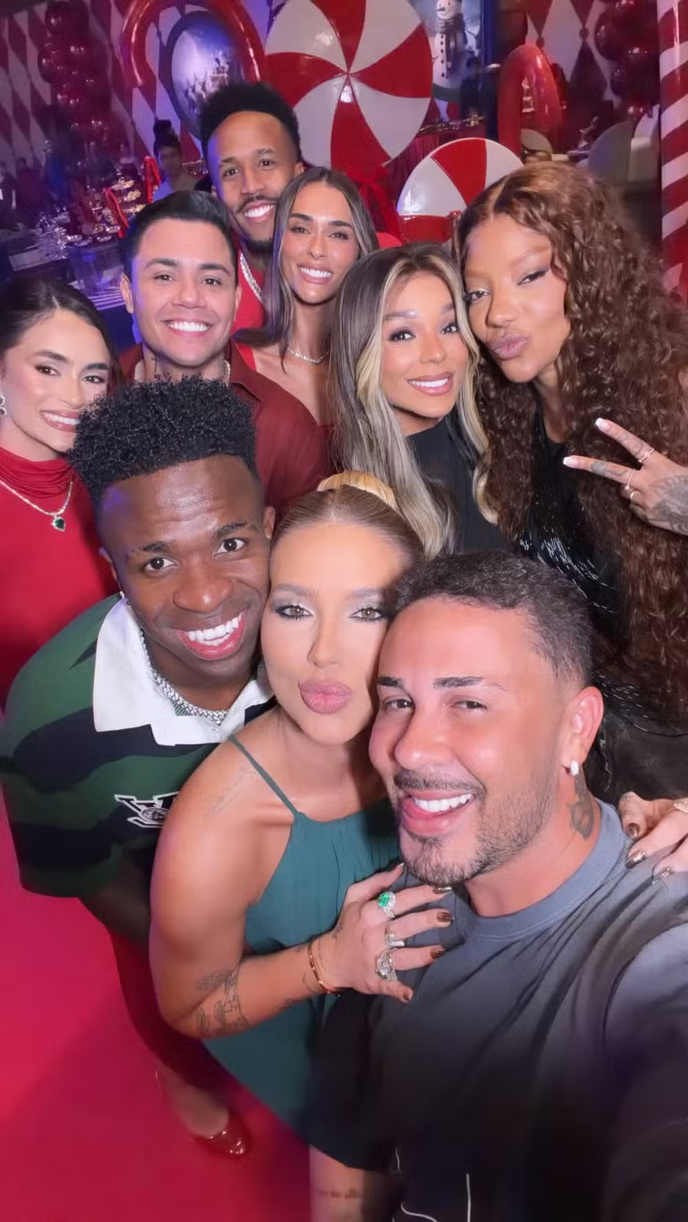 Virginia Fonseca e Vini Jr. aparecem juntos em celebração de Natal em Goiânia 54 Virginia Fonseca e Vini Jr. aparecem juntos em celebração de Natal em Goiânia