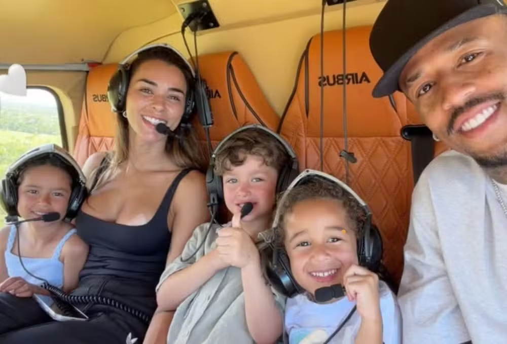 Eder Militão compartilha momento em família durante passeio de helicóptero