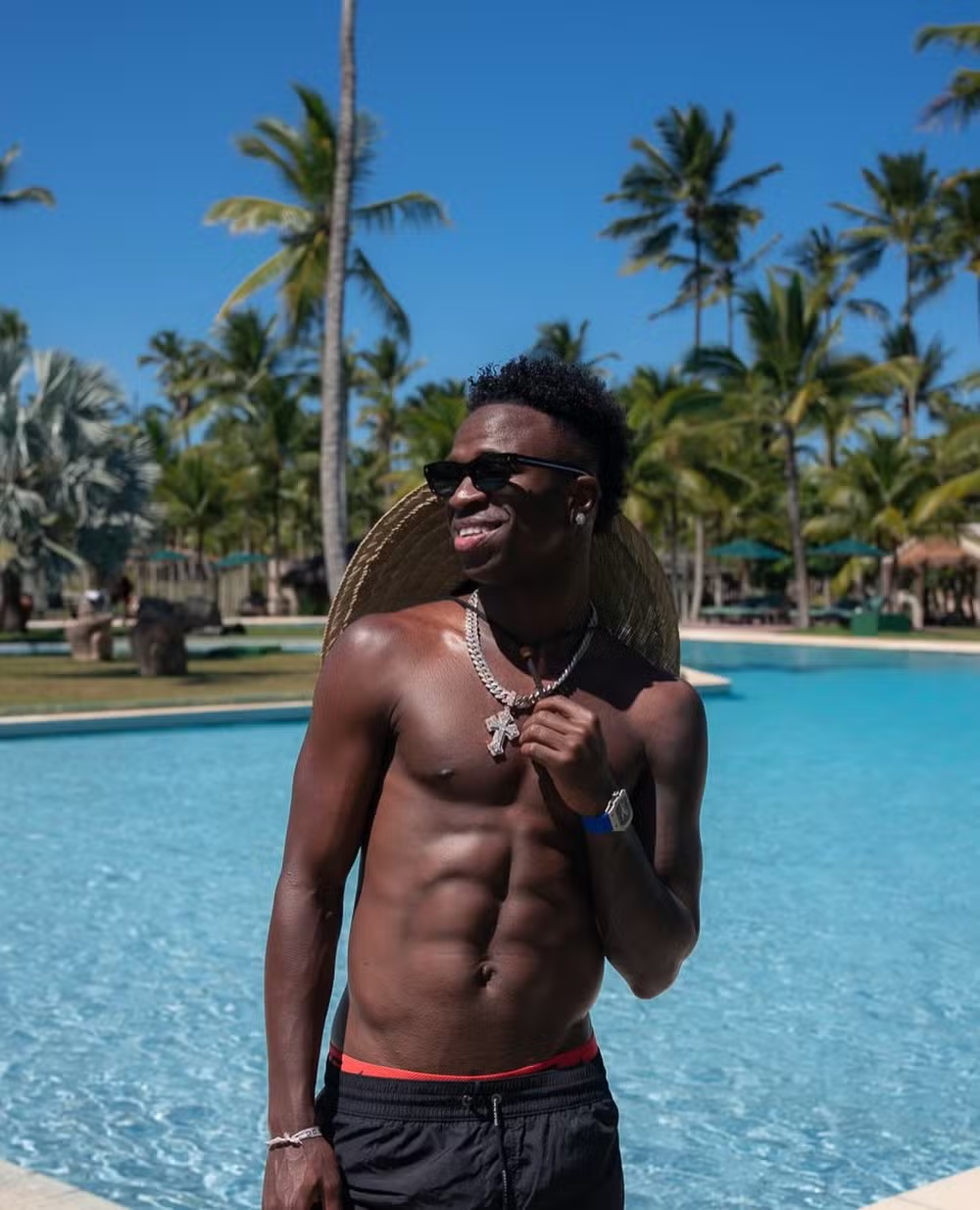 Vini Jr. chama atenção ao exibir tanquinho e itens de luxo em viagem a Trancoso com Virginia 52 Vini Jr. chama atenção ao exibir tanquinho e itens de luxo em viagem a Trancoso com Virginia