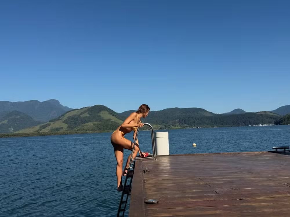 Sasha Meneghel compartilha novo clique após foto de topless viralizar nas redes 53 Sasha Meneghel compartilha novo clique após foto de topless viralizar nas redes