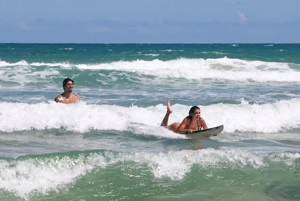 Isabella Arantes curte dia de praia com Gabriel Medina e chama atenção nas redes sociais 53 Isabella Arantes curte dia de praia com Gabriel Medina e chama atenção nas redes sociais