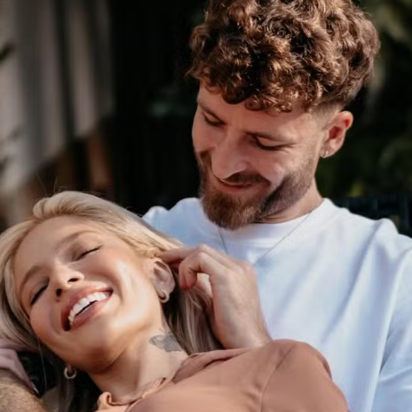 Karoline Lima e Léo Pereira reatam namoro e compartilham declaração apaixonada