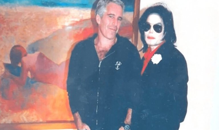 Arquivos Epstein revelam foto de Michael Jackson ao lado do bilionário