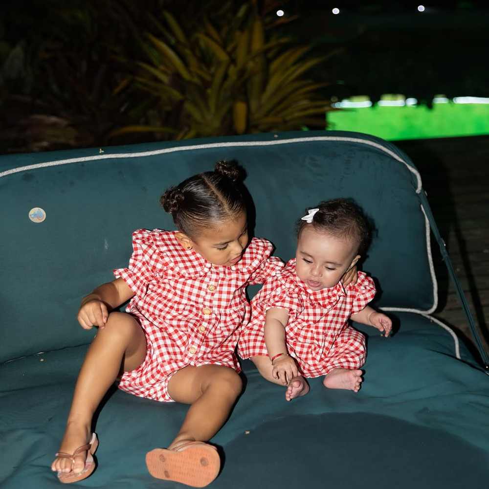 Bruna Biancardi renova o bronzeado em viagem com Neymar e as filhas