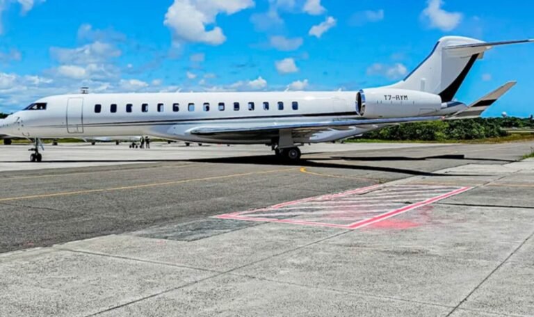 Saiba quem é o bilionário americano que veio passar o Réveillon no Brasil com jatinho de R$ 400 milhões