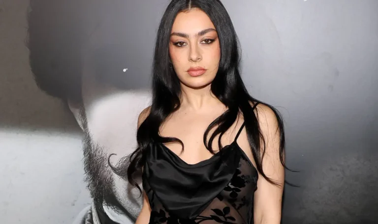 CHARLI XCX - POP MAIS