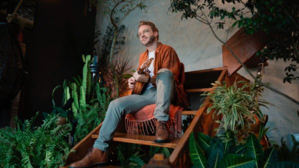 BALARA apresenta fase mais intimista com o álbum “Acusticamente – Volume 1”