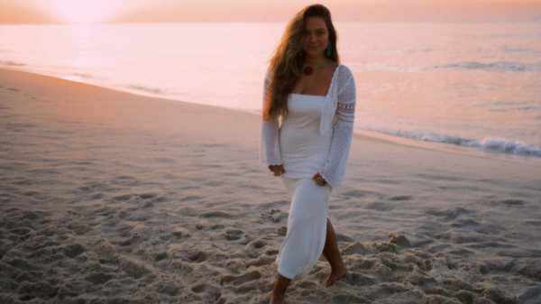 Exclusivo: veja a letra de “Coisas da Cabeça”, novo single de Lara Estelita