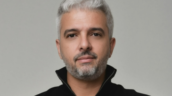 Apresentador André Miceli