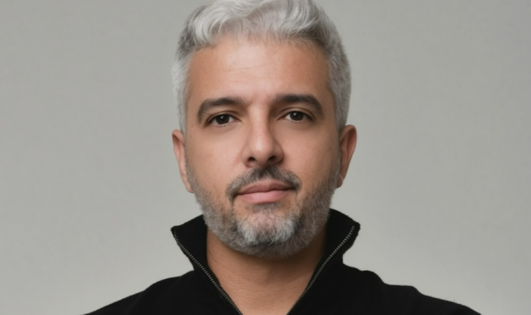 Apresentador André Miceli