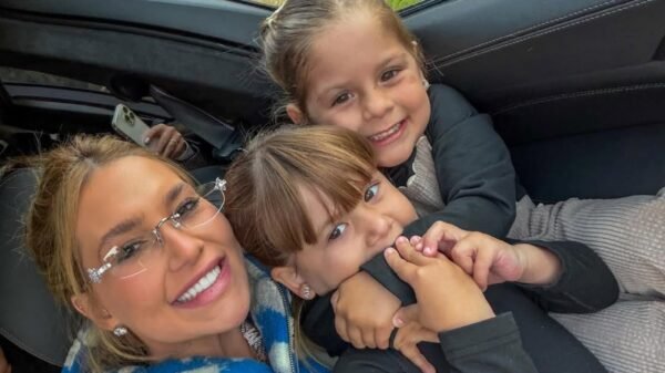 Virginia Fonseca ao lado das filhas