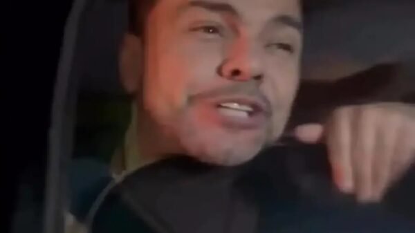 Zezé Di Camargo cabeça presa