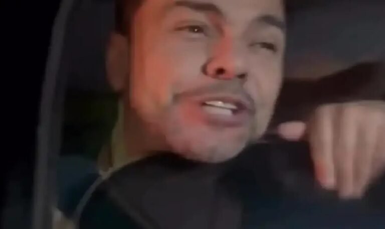 Zezé Di Camargo cabeça presa