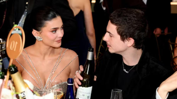 Vídeo: Leitura labial aponta clima tenso entre Timothée Chalamet e Kylie Jenner no Globo de Ouro