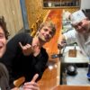 Shawn Mendes e João Lucas curtem restaurante de comida japonesa em São Paulo