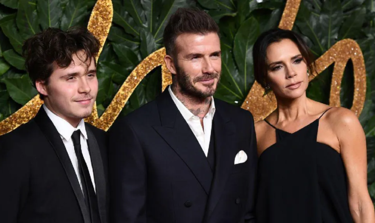 Victoria Beckham rompe o silêncio sobre briga com o filho Brooklyn 49 Filho mais velho de David e Victoria Beckham quebra o silêncio, acusa os pais de ataques públicos e afirma que não pretende retomar a relação familiar.