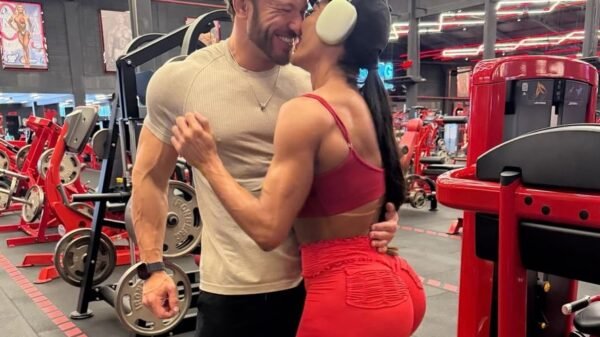 Gracyanne Barbosa surge em clima de romance com empresário na academia: “Rir e ser mais leve” 1 Gracyanne Barbosa surge em clima de romance com empresário na academia: “Rir e ser mais leve”