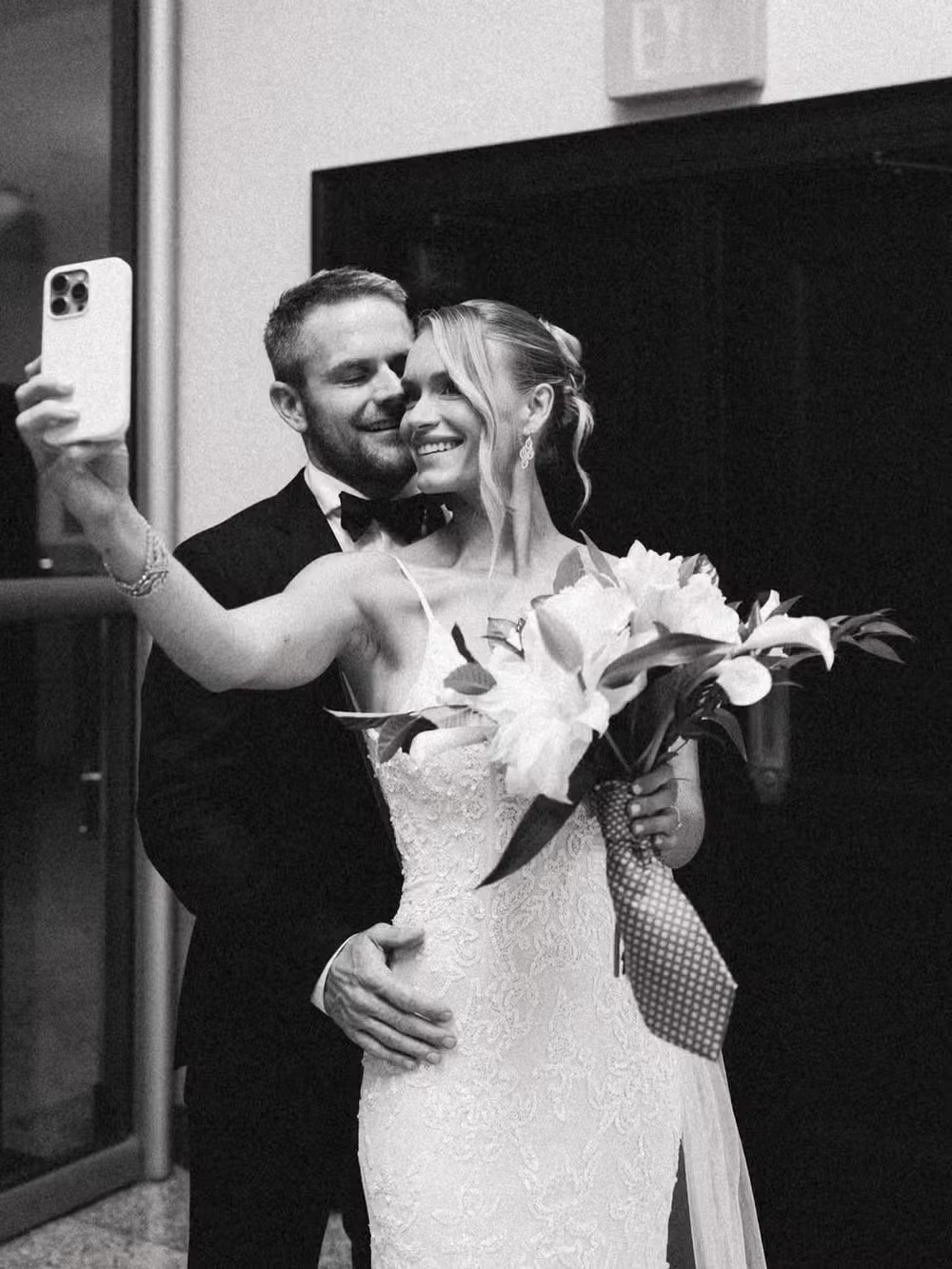 Atriz de “Jogos Vorazes” faz desabafo sobre traição de ex e web especula identidade de ator