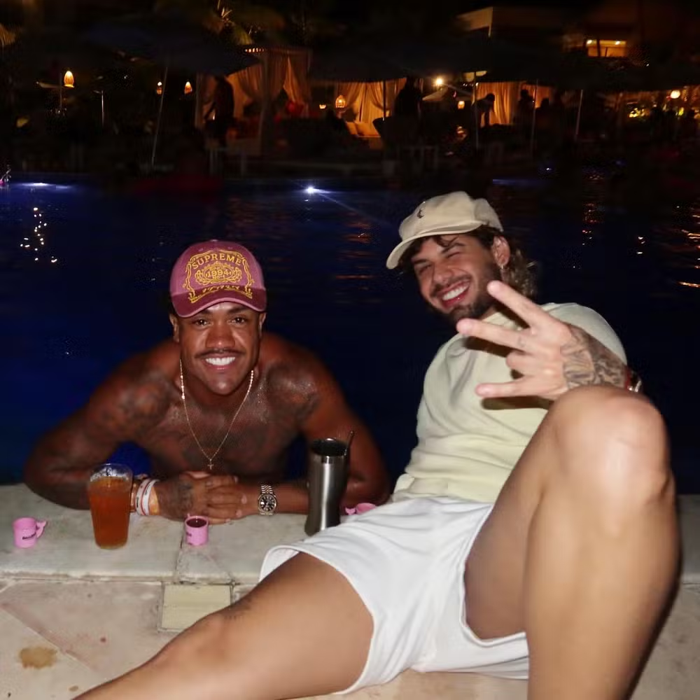 Solteiros, Zé Felipe e MC Davi curtem dia de descanso em Pipa (RN) 52 Solteiros, Zé Felipe e MC Davi curtem dia de descanso em Pipa (RN)