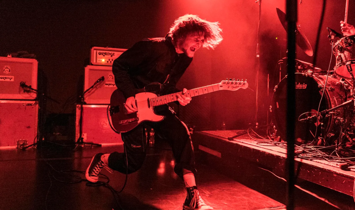 Morre aos 26 anos Matt Kwasniewski-Kelvin, cofundador da banda Black Midi