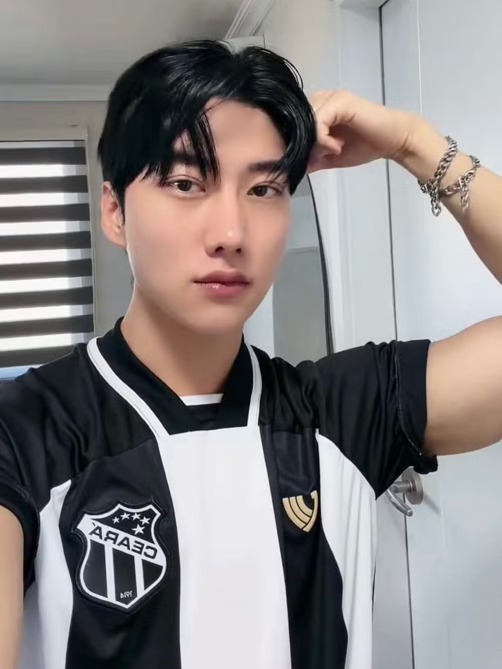 Ana Castela recebe cantada de influenciador coreano e movimenta as redes sociais