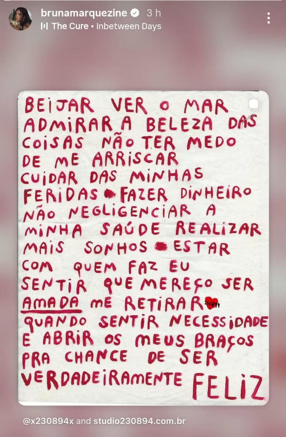 Bruna Marquezine celebra a chegada de 2026 com vestido ousado após beijos em Shawn Mendes