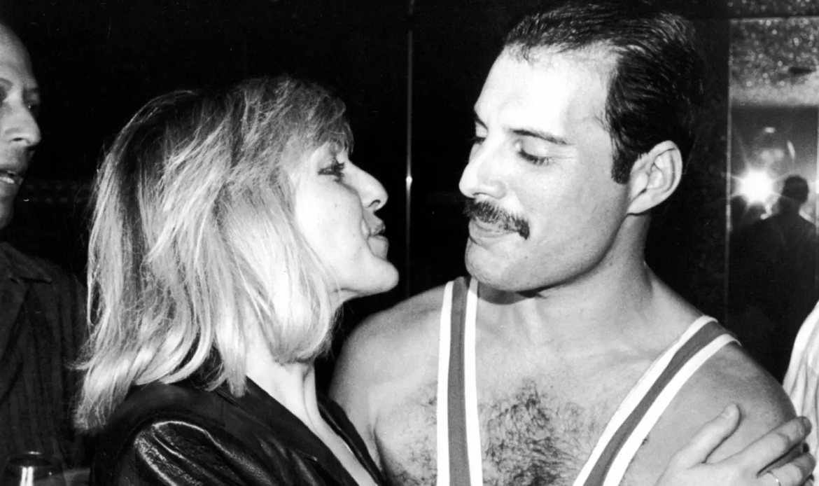 Suposta filha secreta de Freddie Mercury morre aos 48 anos