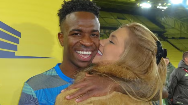 Vini Jr. se derrete após Virginia assistir à vitória do Real Madrid no estádio: “Pé quente demais”