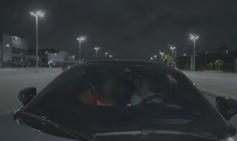 Vídeo mostra MC Tuto olhando celular de passageira no momento de atropelamento em Barueri