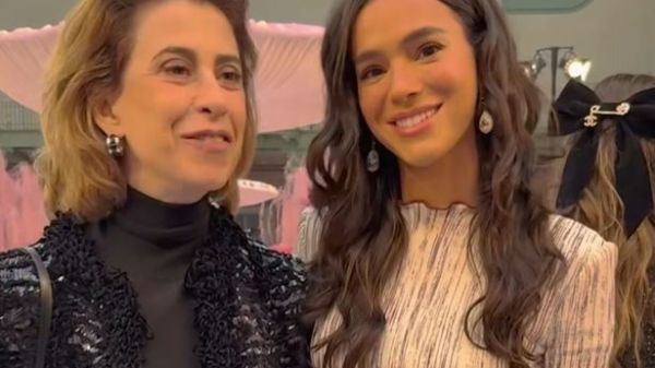 Fernanda Torres e Bruna Marquezine no desfile da Chanel em Paris - Foto: Reprodução