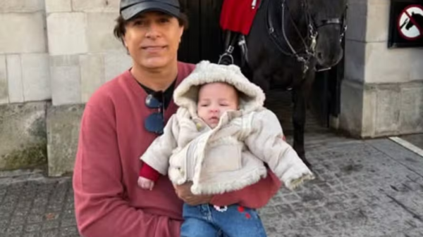 Tom Cavalcante encanta a web ao posar com a neta Antonella: "Mini modelo"