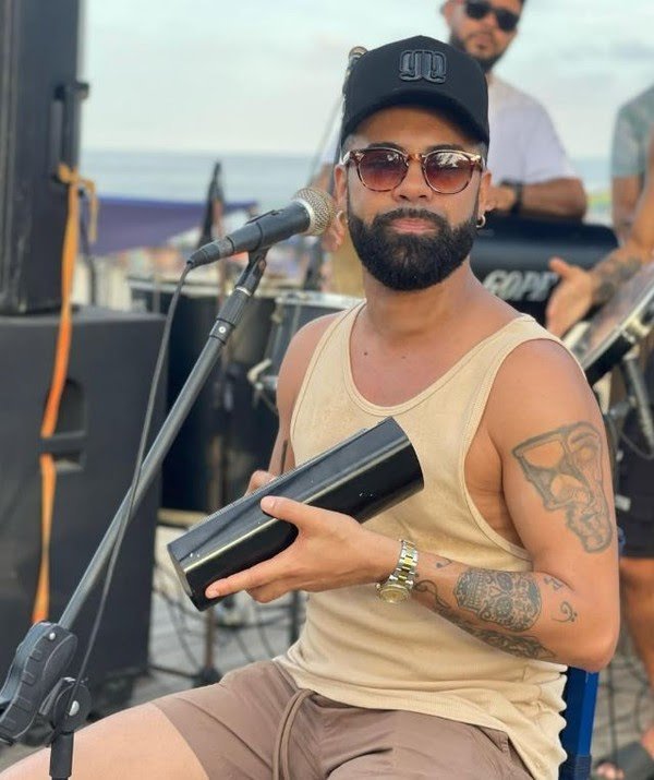 Quem era Leozinho, cantor de pagode morto durante assalto na Zona Norte do Rio