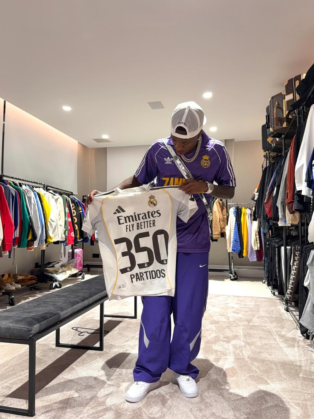 Saiba como é a decoração da mansão que Vini Jr. comprou em bairro nobre de Madri