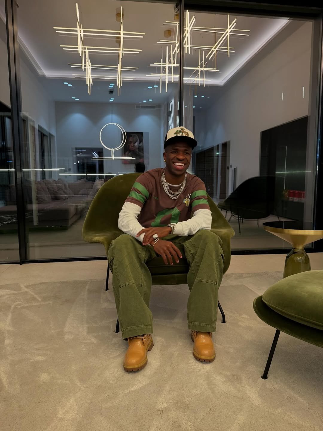 Saiba como é a decoração da mansão que Vini Jr. comprou em bairro nobre de Madri