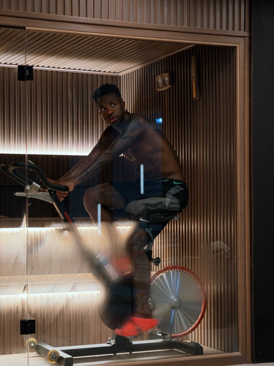 Saiba como é a decoração da mansão que Vini Jr. comprou em bairro nobre de Madri