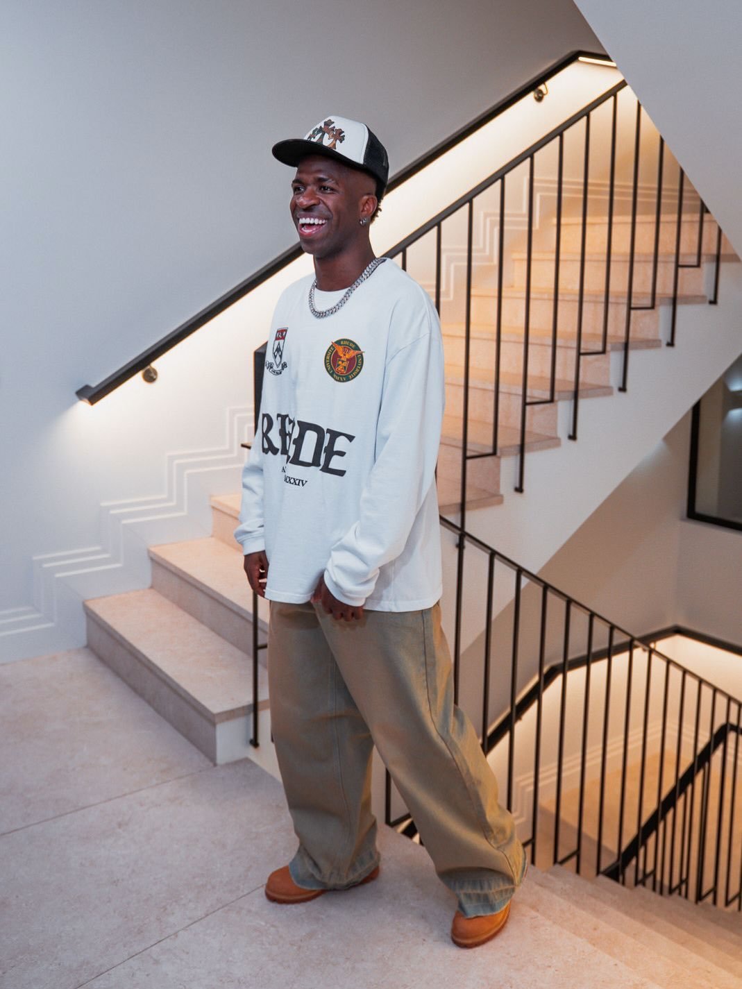 Saiba como é a decoração da mansão que Vini Jr. comprou em bairro nobre de Madri