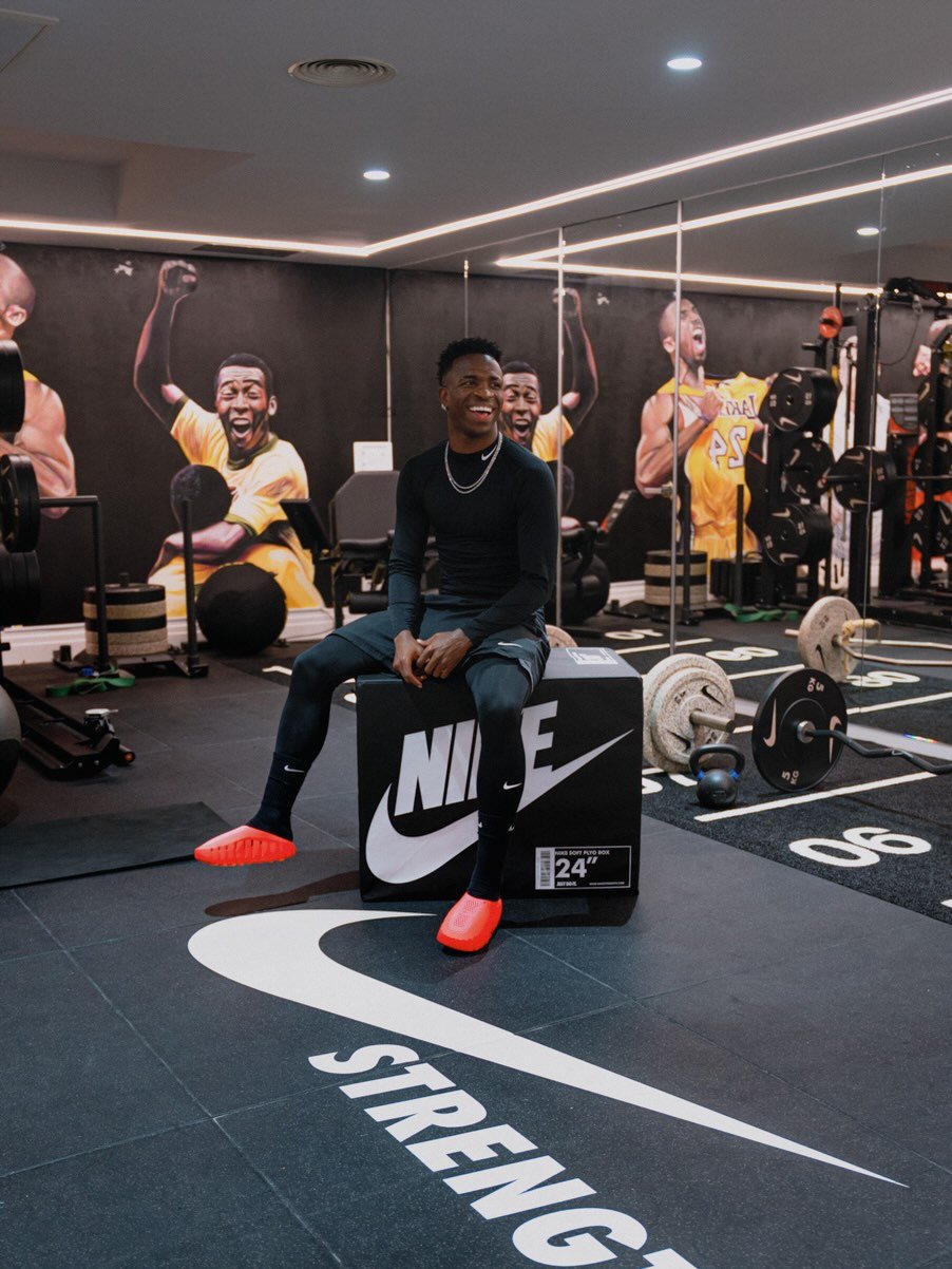 Saiba como é a decoração da mansão que Vini Jr. comprou em bairro nobre de Madri