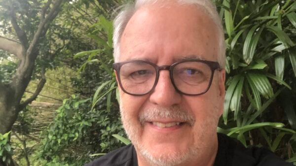 Luiz Novaes transforma vivências em canções e retoma carreira musical autoral