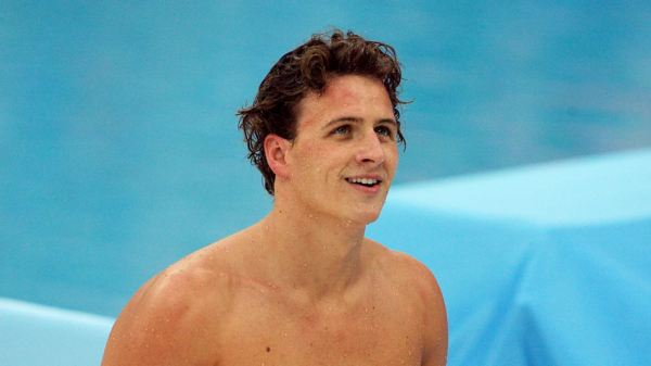 Nadador dos EUA envolvido em falsa denúncia de roubo no Rio vende medalhas olímpicas após divórcio