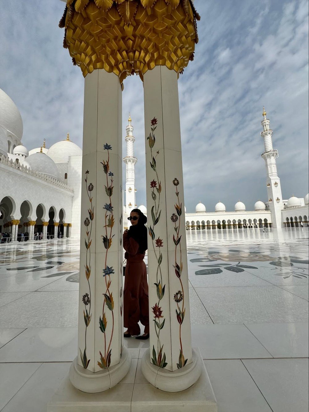 Luan Santana aproveita Dubai ao lado da mulher e da filha