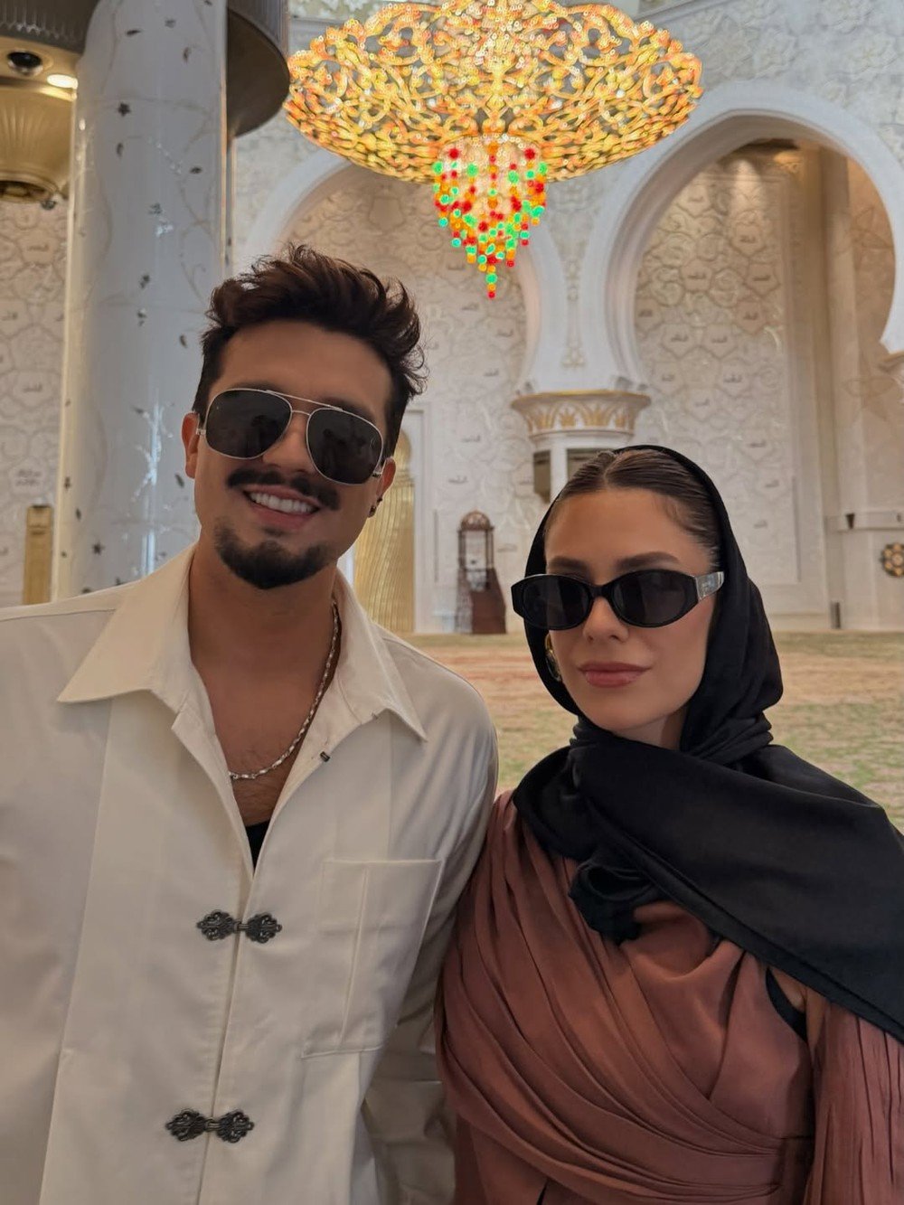 Luan Santana aproveita Dubai ao lado da mulher e da filha