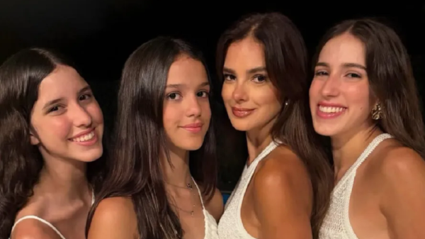 Vera Viel compartilha foto com as filhas e semelhança impressiona: “Parecem irmãs”