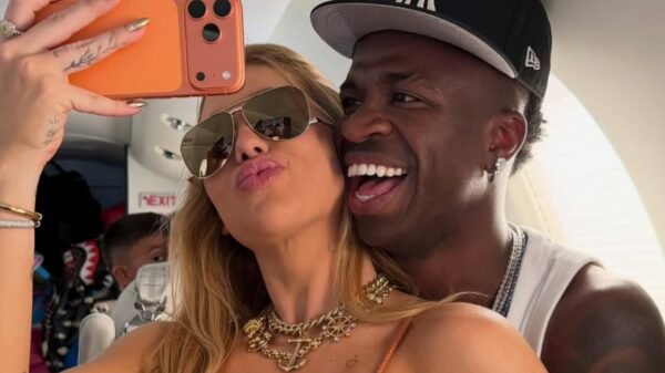 Apaixonados! Virginia Fonseca se declara para Vini Jr. e jogador responde: "Te amo" 1 Apaixonados! Virginia Fonseca se declara para Vini Jr. e jogador responde: "Te amo"