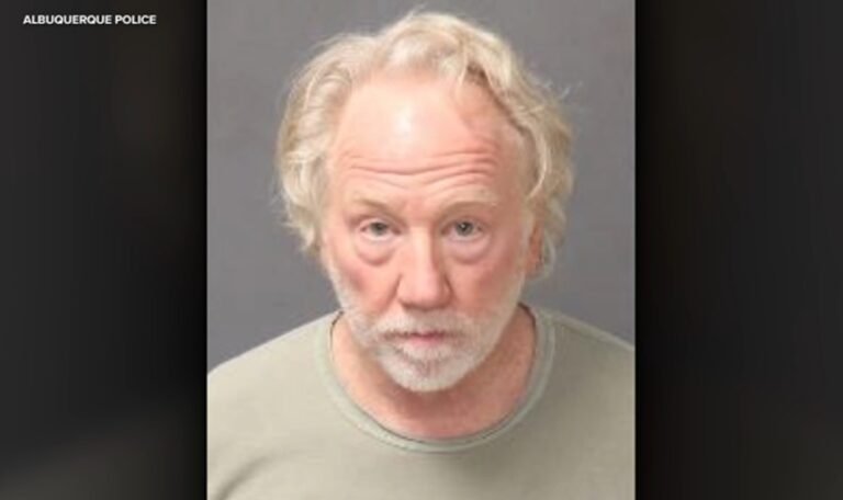 Ator Timothy Busfield é formalmente indiciado por acusações de abuso sexual infantil